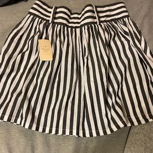 NEW FOREVER 21 SKIRT W/ POCKETS